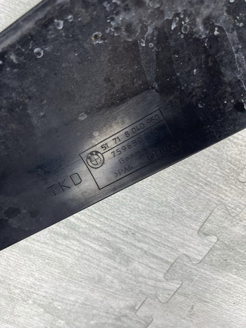 BMW E90 E90 E92 E92 E93 E93 FRONT OIL COOLER AIR DUCT 8040950 51718040950 OEM