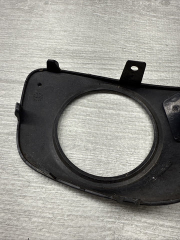 PORSCHE 15-18 MACAN FRONT RIGHT FOG LIGHT LAMP TRIM COVER BEZEL + PDC SENSOR OEM