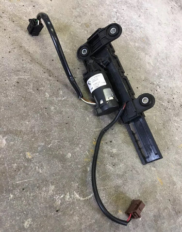 08-13 BMW E92 M3 COUPE LEFT DRIVER SEAT BELT TENDER EXTENDER ARM HANDOVER