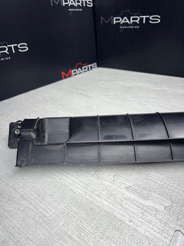 08-13 OEM BMW E90 E92 E93 M3 S65 Engine Front Lower Oil Cooler Bracket Duct