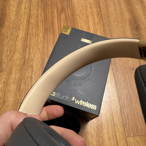 Beats Studio3 Over-Ear Headphones - Shadow Gray *Peeling*