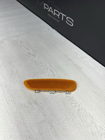 98-06 BMW E46 325CI 330CI M3 FRONT BUMPER COVER REFLECTOR RIGHT 6414-8383012 OEM