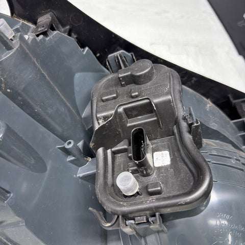 2015 - 2017 BMW F82 F83 M4 REAR RIGHT PASSENGER OUTER TAIL LIGHT OEM 7296100