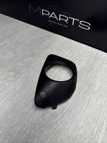 PORSCHE 15-18 MACAN FRONT RIGHT FOG LIGHT LAMP TRIM COVER BEZEL + PDC SENSOR OEM