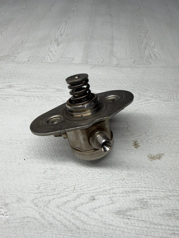 2010–2018 BMW 5 6 7 Series X5 X6 V8 Engine High Pressure Fuel Pump OEM 7599865