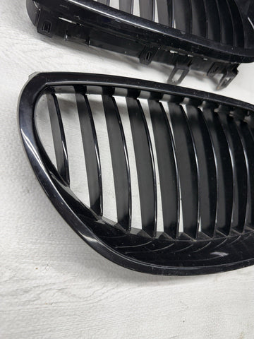 2006-2010 BMW E60 525i 528i 530i 535i 545i 550i M5 FRONT HOOD VENT GRILLES BLACK