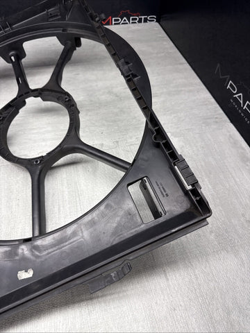 08-13 BMW E90 E92 E93 M3 S65 Engine Radiator Cooling Electric Fan Housing