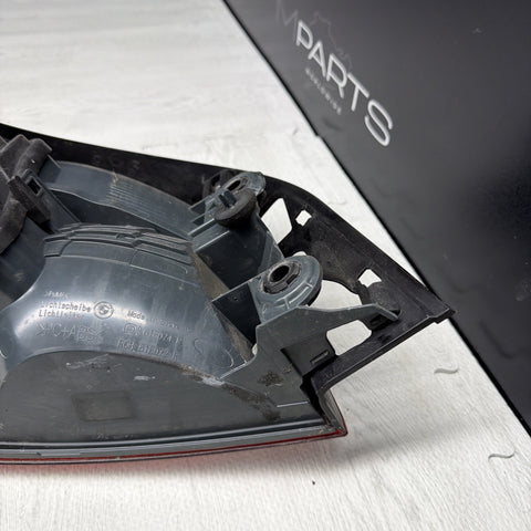 2015 - 2017 BMW F82 F83 M4 REAR RIGHT PASSENGER OUTER TAIL LIGHT OEM 7296100