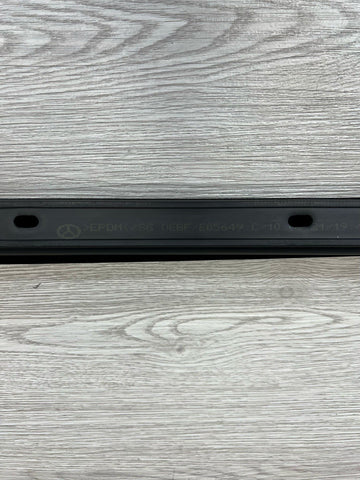 NEW MERCEDES AMG GT C190 FRONT RIGHT DOOR CIRCUMFERENTIAL SEAL A1907270087 OEM