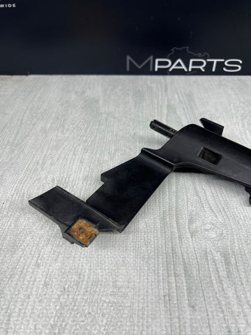 01-06 BMW E46 3-Series M3 Headlight Bracket Washer Nozzle Jet Right 1301073018