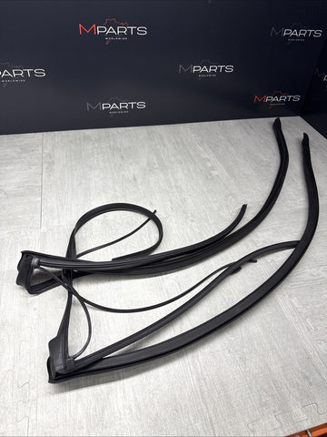 BMW 4 F33 F83 M4 CONVERTIBLE WINDSHIELD FRAME WEATHERSTRIP SEAL 51767279772