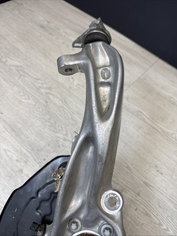 2015-2025 MERCEDES C300 4MATIC FRONT RIGHT SIDE SUSPENSION SPINDLE KNUCKLE OEM