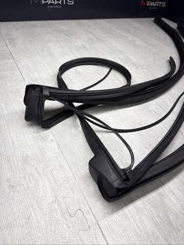 BMW 4 F33 F83 M4 CONVERTIBLE WINDSHIELD FRAME WEATHERSTRIP SEAL 51767279772