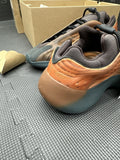NEW adidas Yeezy 700 V3 Copper Fade Mens GY4109 SIZE 11.5