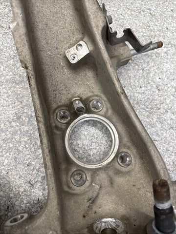 18-23 BMW F90 M5 FRONT RIGHT PASSENGER SIDE SPINDLE KNUCKLE OEM