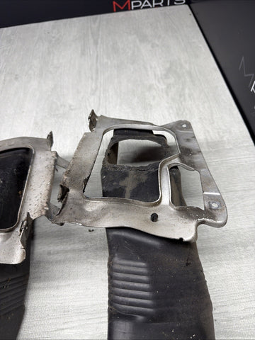 BMW E46 M3 OEM (2001-2006) BRAKE AIR INLET DUCTS + BRACKETS PAIR *1 BROKEN TAB