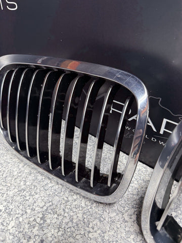 BMW 01-06 E46 M3 Front Kidney Grilles Chrome 51138208685 51138208686 *Notes