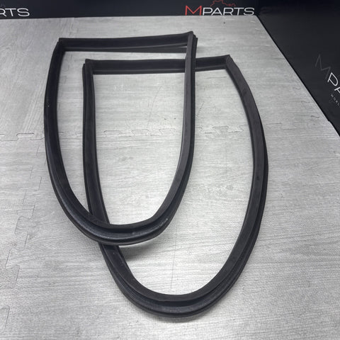 01-06 BMW E46 M3 Rear Vent Quarter Glass Window Seal Gasket Weatherstrip Set OEM