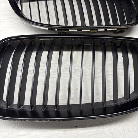 08-13 BMW E90 E92 E93 M3 Front Kidney Grilles Gloss Black