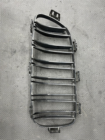 2015-2020 BMW F82 F83 M4 FRONT RIGHT KIDNEY GRILLE COVER TRIM HOUSING OEM