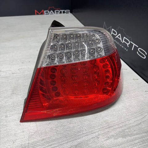 BMW E46 325 330 M3 CONVERTIBLE LED TAIL LIGHT RIGHT PASSENGER *Notes*