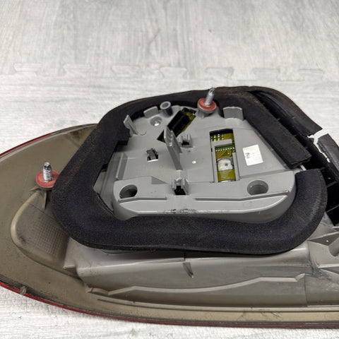 01-06 E46 BMW 330 M3 CONVERTIBLE REAR LED TAIL LIGHT RIGHT 6937454 *Notes*