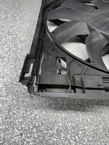 15-20 OEM BMW F80 F82 F83 M3 M4 Electric Radiator Cooling Fan w/Shroud *Crack