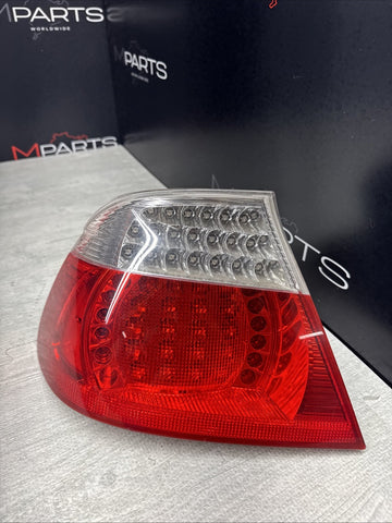 01-06 E46 BMW 330 M3 CONVERTIBLE REAR LED TAIL LIGHT DRIVER 6937453 *Notes*