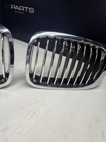 BMW 01-06 E46 M3 Front Kidney Grilles Chrome 51138208685 51138208686