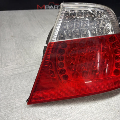 01-06 E46 BMW 330 M3 CONVERTIBLE REAR LED TAIL LIGHT RIGHT 6937454 *Notes*