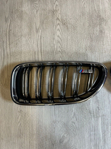 13-16 BMW F06 M6 Sedan Genuine OEM Front Kidney Grilles Set