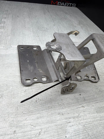 08–13 BMW M3 E90 E92 E93 Front Fender Wing Bracket Set L+R OEM 8042081 8042082