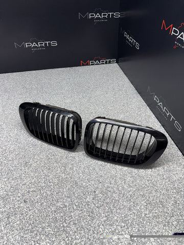 BMW 01-06 E46 M3 Front Kidney Grilles Gloss Black Set