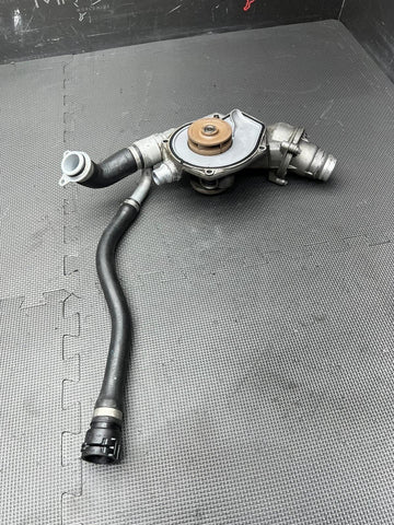 15-20 BMW F80 F82 F83 M3 M4 S55 WATER PUMP THERMOSTAT HOUSING