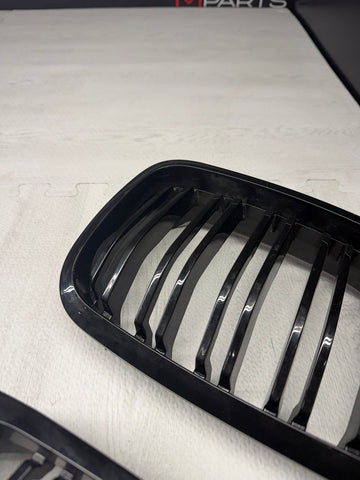 BMW 01-06 E46 M3 Front Kidney Grilles Gloss Black Set Double Slotted