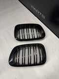 BMW 01-06 E46 M3 Front Kidney Grilles Gloss Black Set Double Slotted