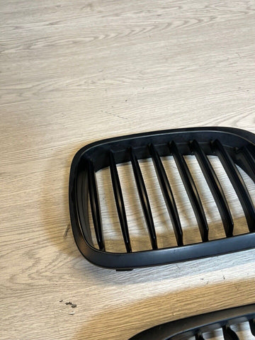 01-06 BMW E46 M3 Front Kidney Grilles Gloss Black Double Slotted