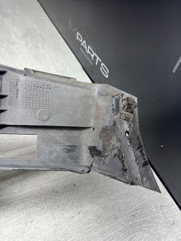 01-06 BMW E46 M3 RIGHT PASSENGER FRONT BUMPER COVER GUARD BRACKET 2695248