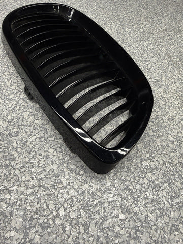 08-13 BMW E90 E92 E93 M3 Front Kidney Grille Right Passenger Black