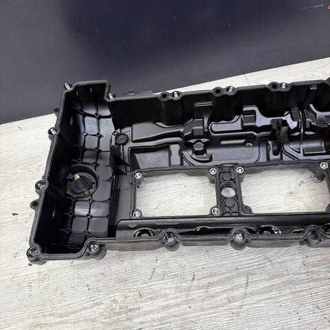 15-21 BMW F80 F82 F83 F87 M2 M3 M4 S55 ENGINE CYLINDER HEAD VALVE COVER *Hole*