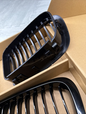 NEW BMW 00-02 E46 Sedan Front Kidney Grilles Gloss Black Set