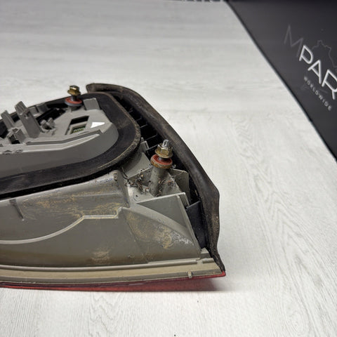 01-06 E46 BMW 330 M3 CONVERTIBLE REAR LED TAIL LIGHT RIGHT 6937454 *Notes*