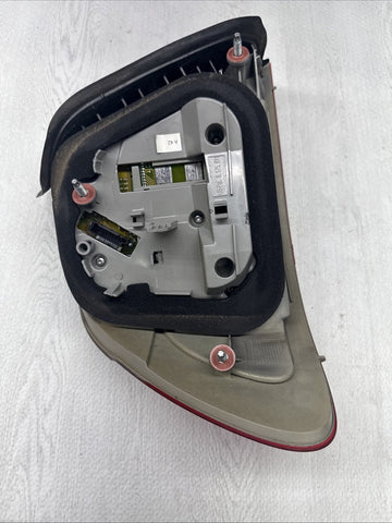 01-06 E46 BMW 330 M3 CONVERTIBLE REAR LED TAIL LIGHT RIGHT 6937454