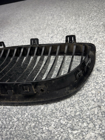 08-13 BMW E90 E92 E93 M3 Front Kidney Grille Right Passenger Black