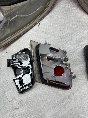 01-06 E46 BMW 330 M3 CONVERTIBLE REAR LED TAIL LIGHTS 6937454 SET