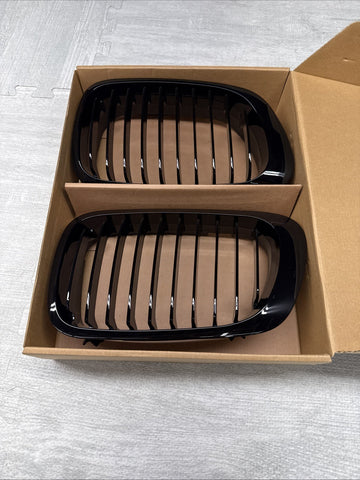 NEW BMW 01-06 E46 M3 Standard Front Kidney Grilles Gloss Black Set