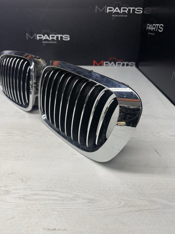 BMW 01-06 E46 M3 Front Kidney Grilles Chrome 51138208685 51138208686