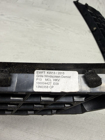 15-21 McLaren 570S 2018 Center Dash Demister Vent Vents 13N0358CP