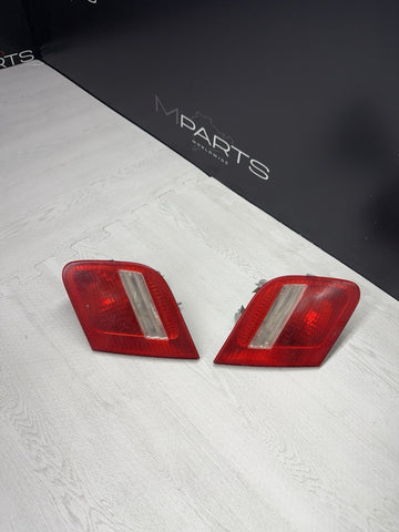 03-06 BMW E46 325 330 M3 Trunk Mounted Inner Tail Lights 6920706