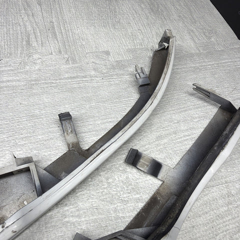 BMW E46 M3 01-06 FRONT RIGHT LEFT HEADLIGHT MOLDING PAIR ALPINE WHITE *Notes*